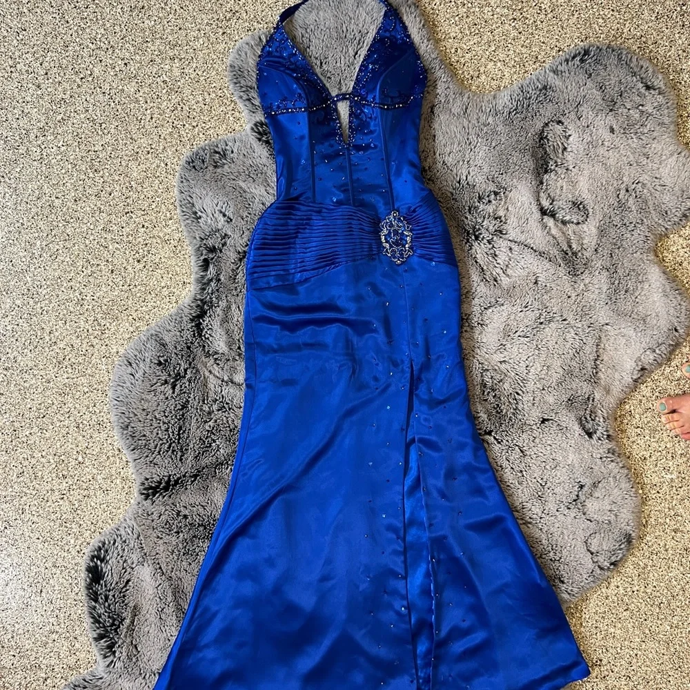 Gala dress , used in Cans film festival once - Picture 3 of 5